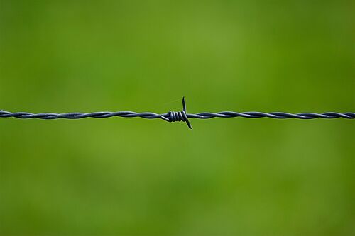 barbed-wire-gc9072d308_1280